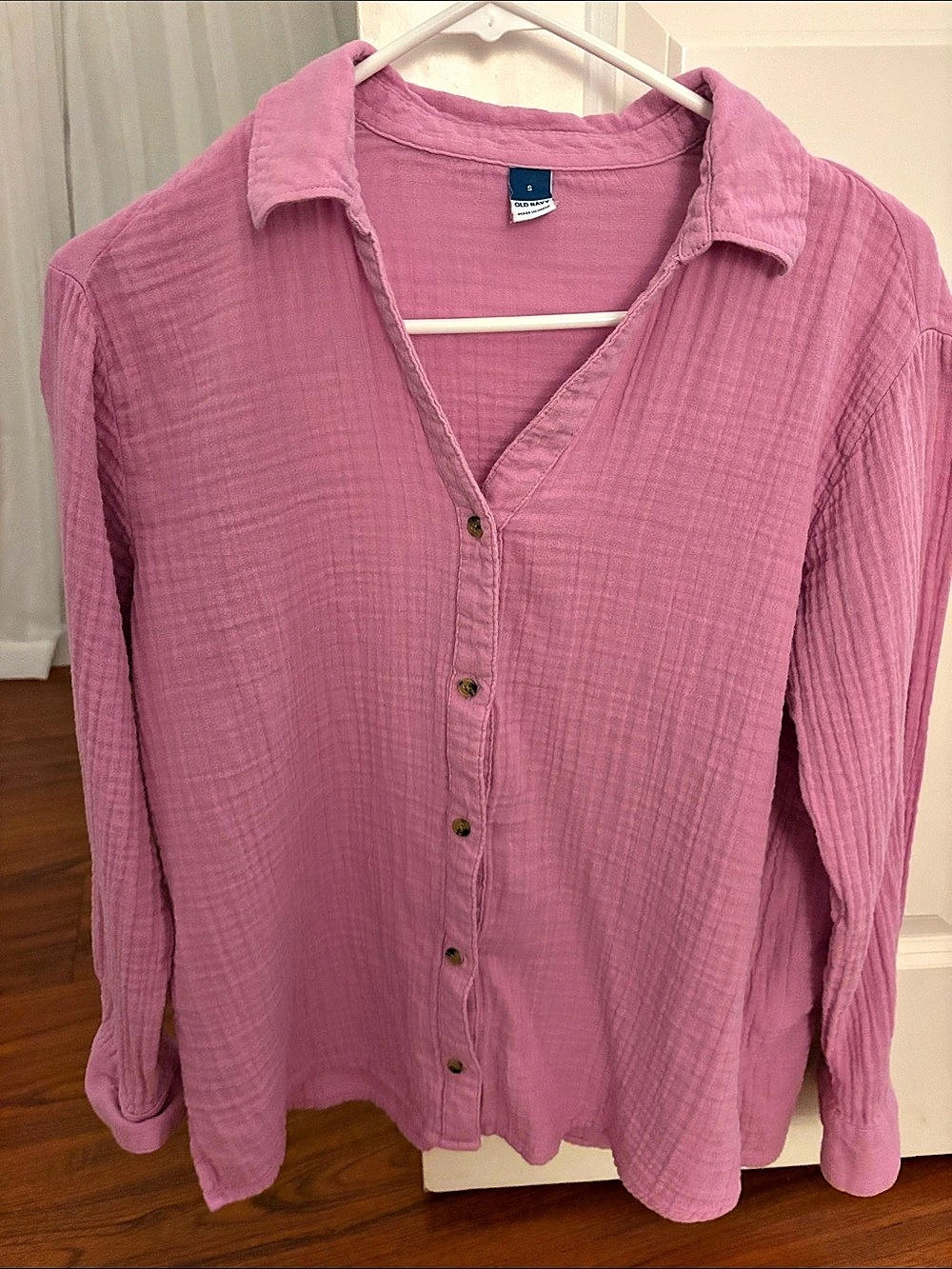 Old Navy Gauze Button Down Shirt in Pink Size Small Like New
